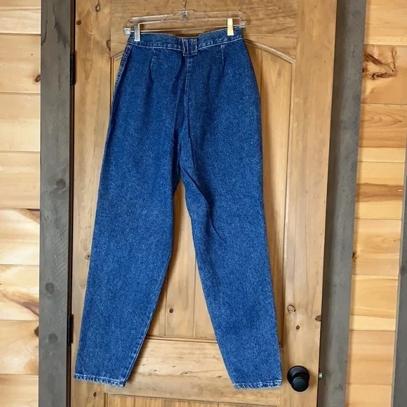 Vintage Chic mom / high rise denim jeans with pleat front & no back pockets - Picture 9 of 14